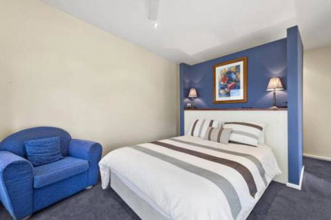 SEA SPECTACULAR Seconds From The Beach! - Lennox Head Accommodation 4
