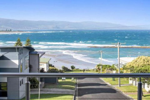 SEA SPECTACULAR Seconds From The Beach! - Lennox Head Accommodation 0