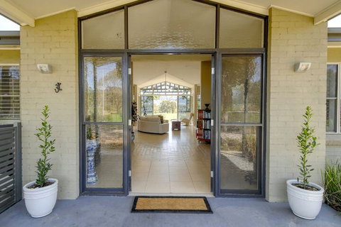 Belle Bois, Capertee Valley - Lennox Head Accommodation 2