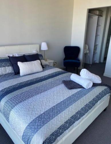 LOCATION LOCATION CITY VIEWS NETFLIX WIFI WINE - Lennox Head Accommodation 6