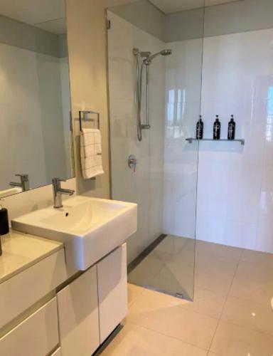 LOCATION LOCATION CITY VIEWS NETFLIX WIFI WINE - Lennox Head Accommodation 4