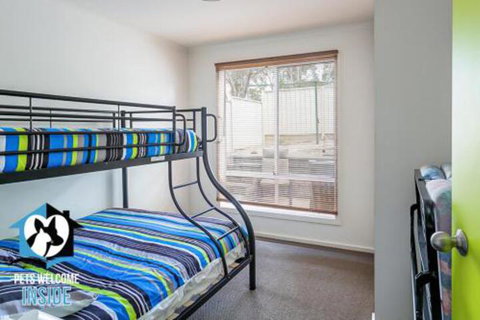 Contemporary House + Seaviews - Lennox Head Accommodation 4