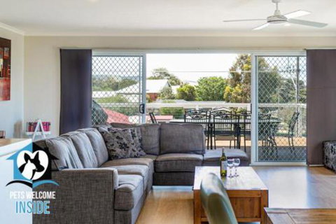 Contemporary House + Seaviews - Lennox Head Accommodation 2