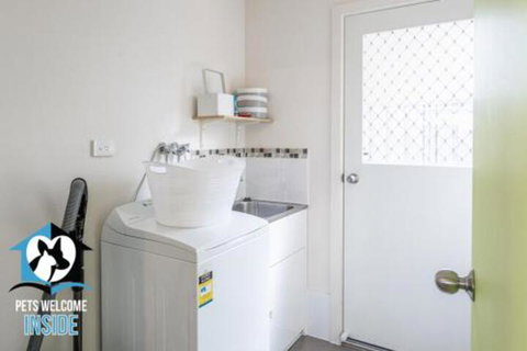 Contemporary House + Seaviews - Lennox Head Accommodation 5