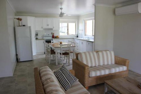 2 51 Carlo Road Rainbow Beach Pets Welcome Air Conditioning Walk To The Shops - Lennox Head Accommodation 0