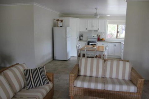 2 51 Carlo Road Rainbow Beach Pets Welcome Air Conditioning Walk To The Shops - Lennox Head Accommodation 2
