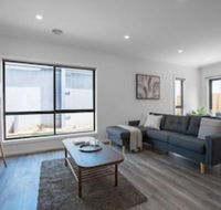 Comfy And Warm Home In Point Cook - Lennox Head Accommodation