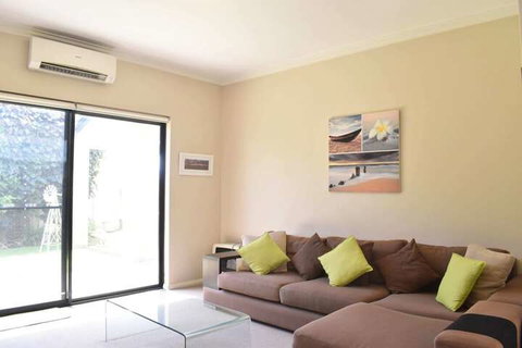 Comfortable 2 Bedroom With Serene Garden - Lennox Head Accommodation 6