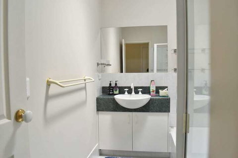 Comfortable 2 Bedroom With Serene Garden - Lennox Head Accommodation 1