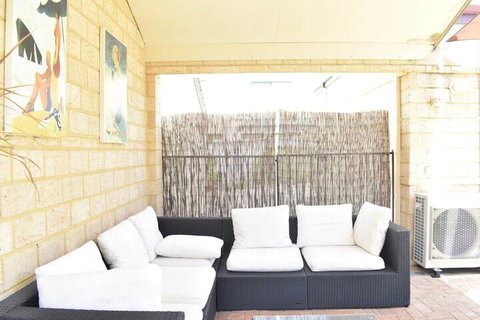 Comfortable 2 Bedroom With Serene Garden - Lennox Head Accommodation 3