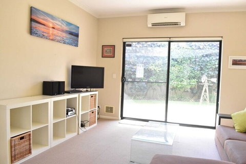 Comfortable 2 Bedroom With Serene Garden - Lennox Head Accommodation 7