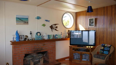 The Love Shack Bridport - Lennox Head Accommodation 5