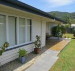Edge Hill Clean  Green Cairns 7 Minutes from the Airport 7 Minutes to Cairns CBD  Reef Fleet Terminal - Lennox Head Accommodation