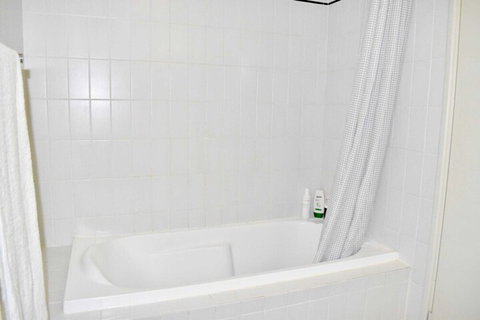 Convenient City Aprt For 2 W / Pool Gym Tennis Court - Lennox Head Accommodation 6