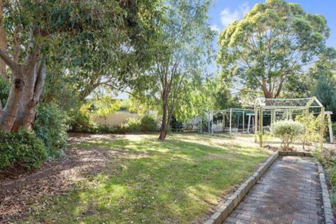 GUMS & ROSES Family Home In The Heart Of Town. - Lennox Head Accommodation 0