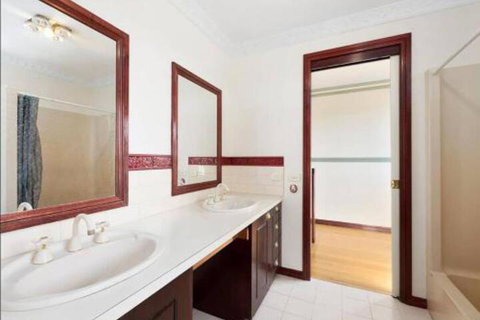 GUMS & ROSES Family Home In The Heart Of Town. - Lennox Head Accommodation 3