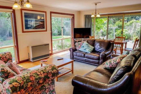 GUMS & ROSES Family Home In The Heart Of Town. - Lennox Head Accommodation 4