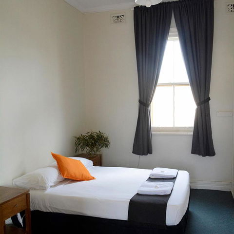 Shamrock Hotel Motel Temora - Lennox Head Accommodation 2