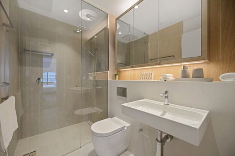 HomeHotel Ultra Luxury 2 Bedroom Next To Mall & Train - Lennox Head Accommodation 6