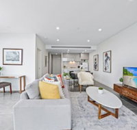 HomeHotel Ultra Luxury 2 Bedroom next to Mall  Train - Lennox Head Accommodation