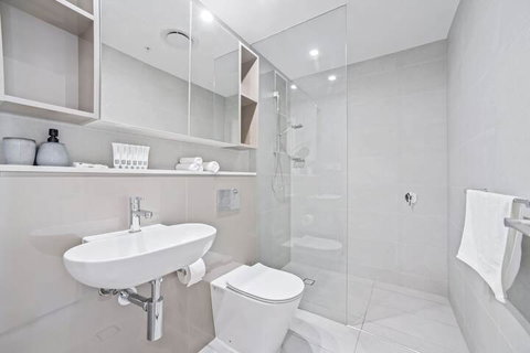 HomeHotel Ultra Luxury 2 Bedroom Next To Mall & Train - Lennox Head Accommodation 5