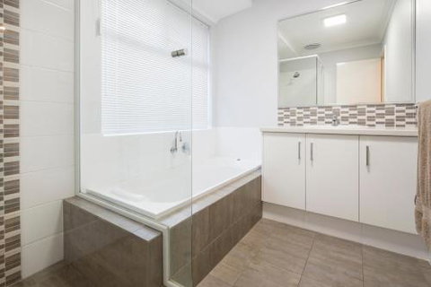 Fairway Isle - Lennox Head Accommodation 1