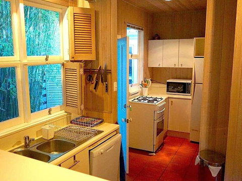 Wisteria Cottage On The Lagoon / Beach - Lennox Head Accommodation 5
