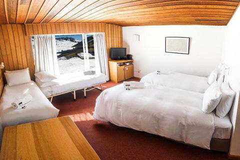 Eiger Chalet - Lennox Head Accommodation 3