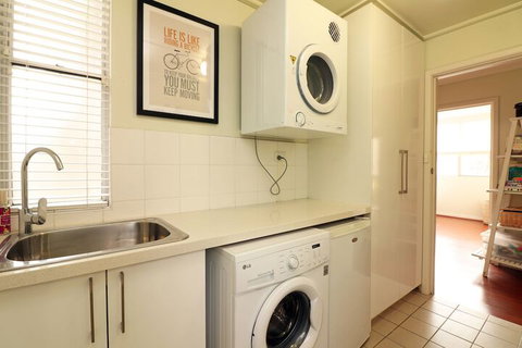 Colour Pop - Rejuvenate Stays - Lennox Head Accommodation 7