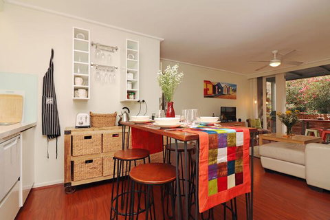 Colour Pop - Rejuvenate Stays - Lennox Head Accommodation 4