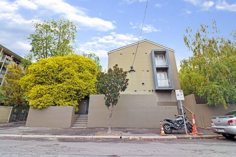 Colour Pop - Rejuvenate Stays - Lennox Head Accommodation 1