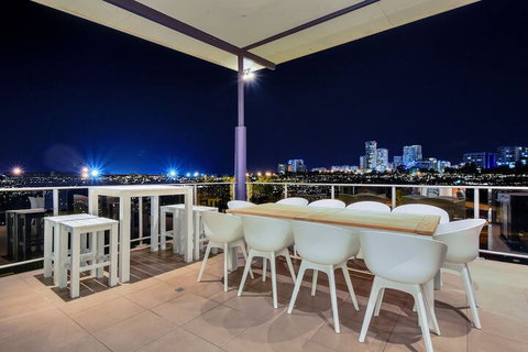 Darwin City Lights Jacuzzi - Lennox Head Accommodation 3