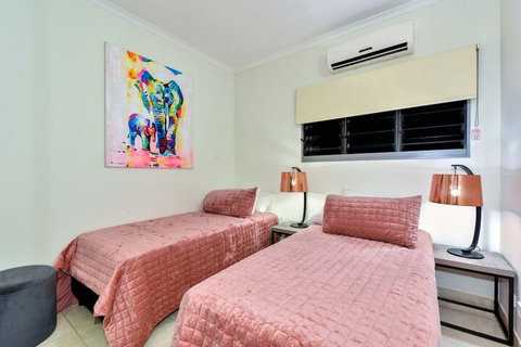 Darwin City Lights Jacuzzi - Lennox Head Accommodation 2