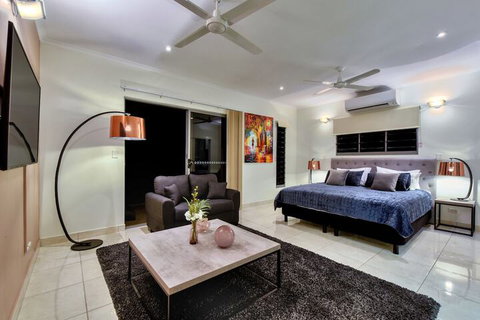 Darwin City Lights Jacuzzi - Lennox Head Accommodation 5