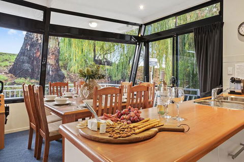 Boats And Bedzzz Houseboat Stays & Renmark River Villas - Lennox Head Accommodation 4