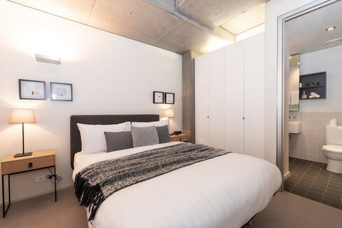 Luxury East Melbourne Apartment - Lennox Head Accommodation 6