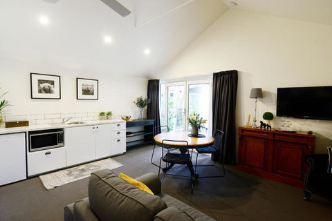 Clement House - Lennox Head Accommodation 3