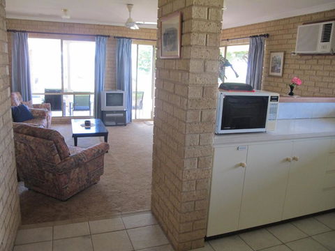 Kalbarri Riverfront Unit - Lennox Head Accommodation 4