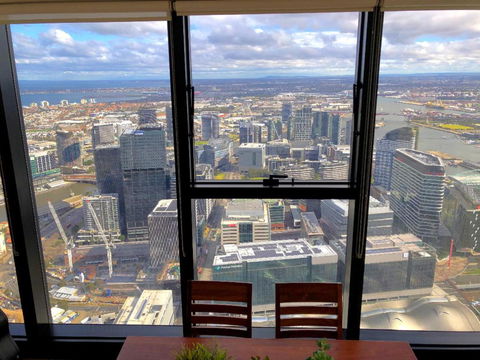 ON TOP Of THE WORLD BEST VIEWS In MELBOURNE !! - Lennox Head Accommodation 1