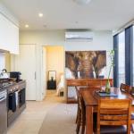 ON TOP Of THE WORLD BEST VIEWS In MELBOURNE !! - Lennox Head Accommodation 0