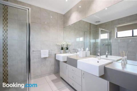 Cypress Townhouse 23 Suite - Lennox Head Accommodation 3