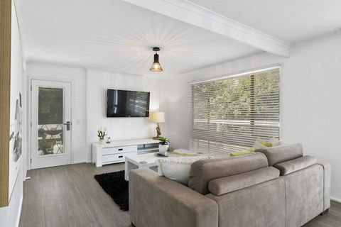 Beauty AND THE Peace - Inlet Side - Lennox Head Accommodation 4