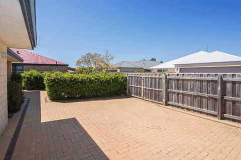 Acrosstheway - Lennox Head Accommodation 1