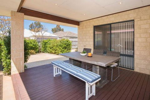 Acrosstheway - Lennox Head Accommodation 6