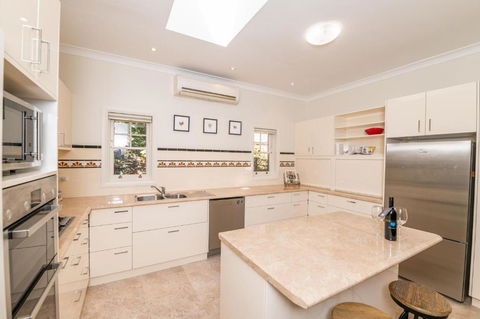 Hillside Cottage ? Comfy Spacious Walk To CBD & Stannies - Lennox Head Accommodation 5