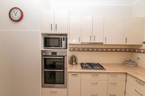 Hillside Cottage ? Comfy Spacious Walk To CBD & Stannies - Lennox Head Accommodation 3