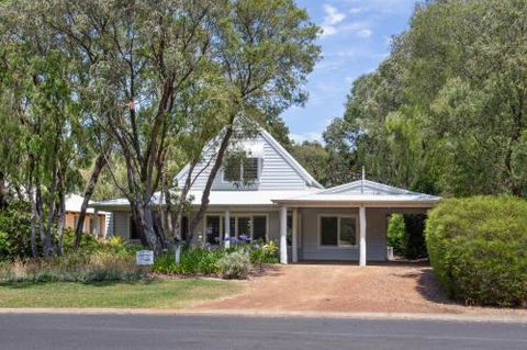 Havys Home - Lennox Head Accommodation 0