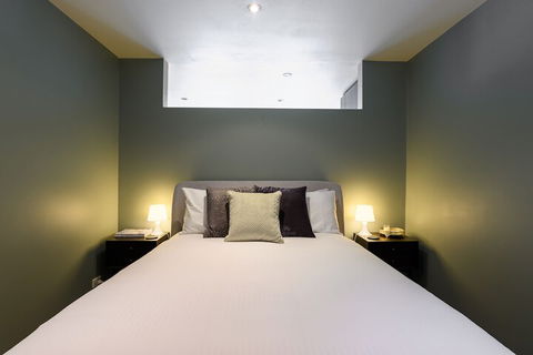 LUCY Laneway Art Fed Square Bars & Flinderst St. Station - Lennox Head Accommodation 1