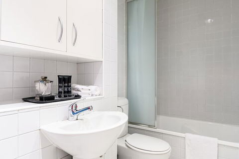 LUCY Laneway Art Fed Square Bars & Flinderst St. Station - Lennox Head Accommodation 2