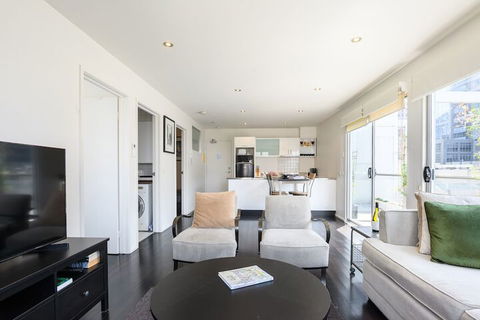 OLIVER Laneway Art Fed Square & Top Restaurants - Lennox Head Accommodation 4